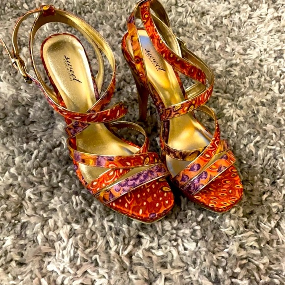 🌸🌺Multicolor Platform Heels🌺🌸 - Picture 3 of 9